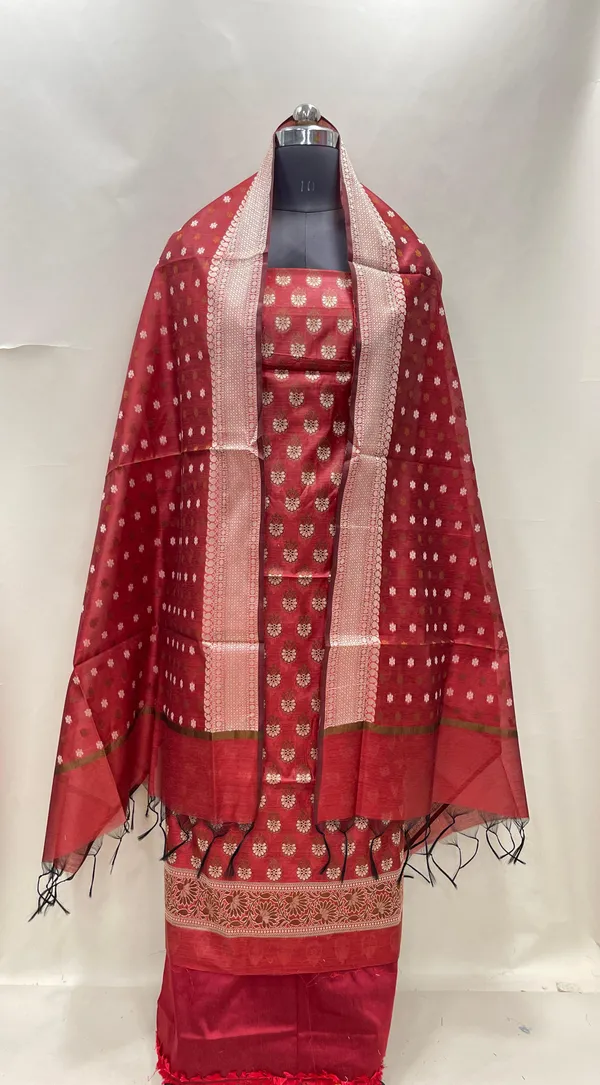 Humairah_Red_Cotton_Floral_Resham_Mina_Booti_3_pcs_Suit_set_with_Plain_Bottom_and_Resham_Zari_Chunri_Booti_Red_Dupatta