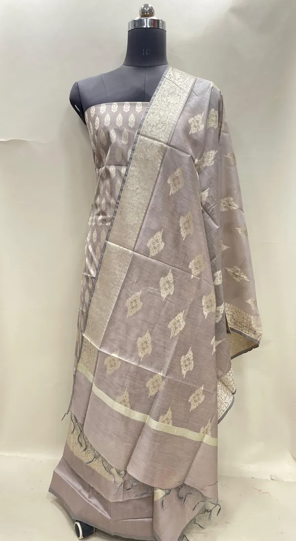 Humairah_Mauve_Cotton_Floral_Resham_Booti_3_pcs_Suit_set_with_Plain_Bottom_and_Floral_Zari_Mina_Boota_Mauve_Dupatta