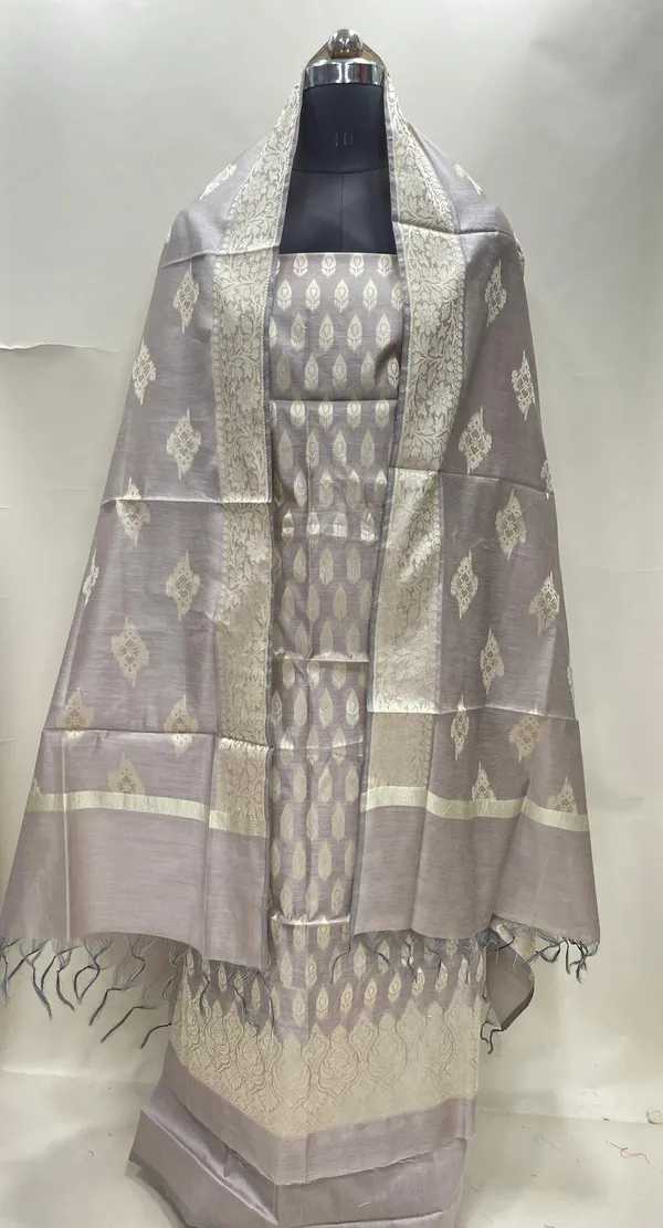 Humairah_Mauve_Cotton_Floral_Resham_Booti_3_pcs_Suit_set_with_Plain_Bottom_and_Floral_Zari_Mina_Boota_Mauve_Dupatta