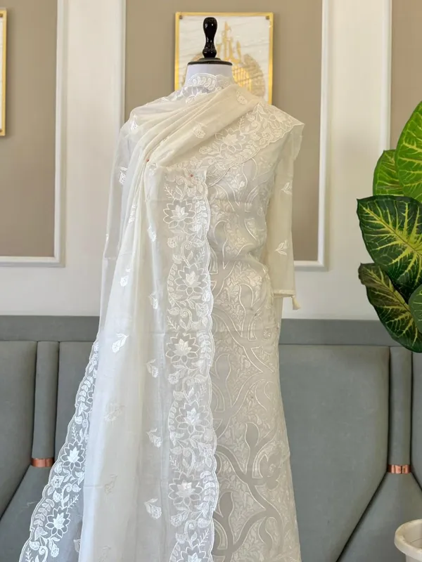 Off_White_Mal_Chanderi_Thread_Embroidery_Applique_Jaal_Banarasi_Suit_With_Thread_Embroidery_Dupatta_225Pnj_Mla3