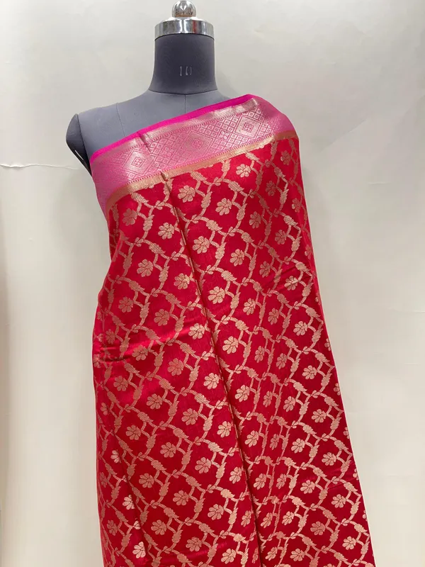 Humairah_Pure_Handloom_Red_Munga_Silk_Floral_Copper_Zari_Jaal_with_Contrast_Magenta_Polka_Dot_Pallu_Skirt_Dual_Shade_Mina_Zari_Border_with_Magenta_Blouse