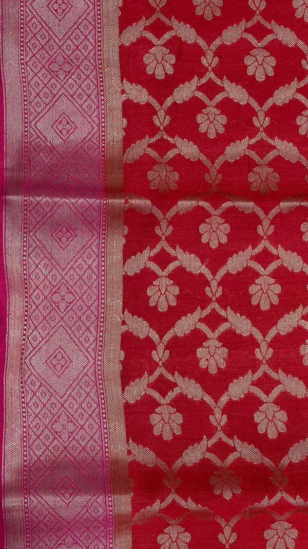Humairah_Pure_Handloom_Red_Munga_Silk_Floral_Copper_Zari_Jaal_with_Contrast_Magenta_Polka_Dot_Pallu_Skirt_Dual_Shade_Mina_Zari_Border_with_Magenta_Blouse