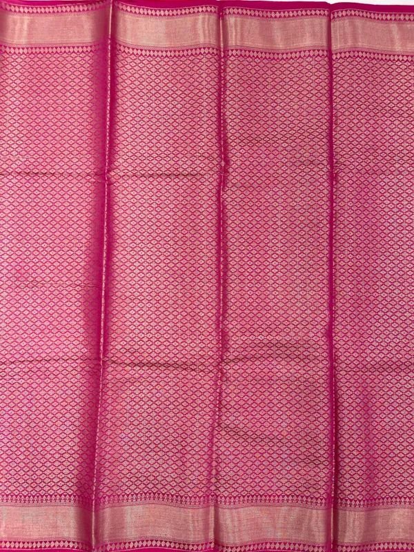 Humairah_Pure_Handloom_Red_Munga_Silk_Floral_Copper_Zari_Jaal_with_Contrast_Magenta_Polka_Dot_Pallu_Skirt_Dual_Shade_Mina_Zari_Border_with_Magenta_Blouse