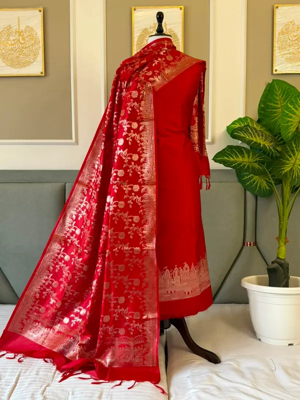 Classic_Red_Silk_Zari_Temple_Daman_Banarasi_Suit_With_Floral_Zari_Jaal_Dupatta_125PNJ_SL6