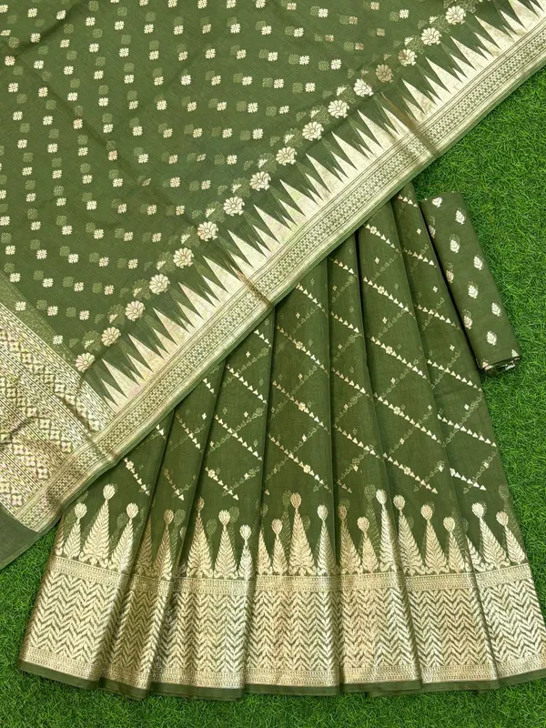 Green_Banarasi_Chanderi_Lehenga_With_Skirt_Border_And_Zari_Booti_Dupatta_250PNJ_LNG11