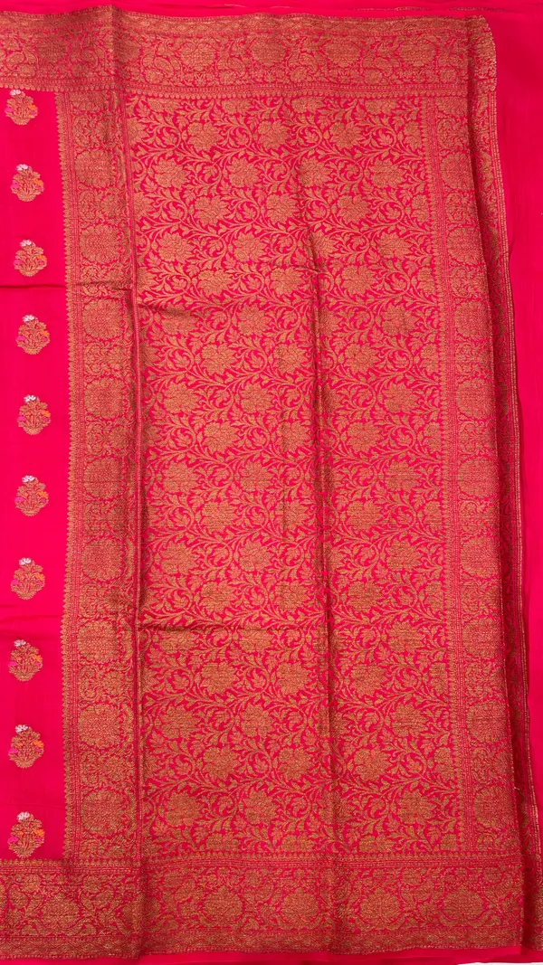 Humairah_Pure_Handloom_Red_Munga_Silk_Floral_Minkari_Copper_Zari_Booti_with_Floral_Zari_Jaal_Pallu_Zari_Border_and_Red_Blouse