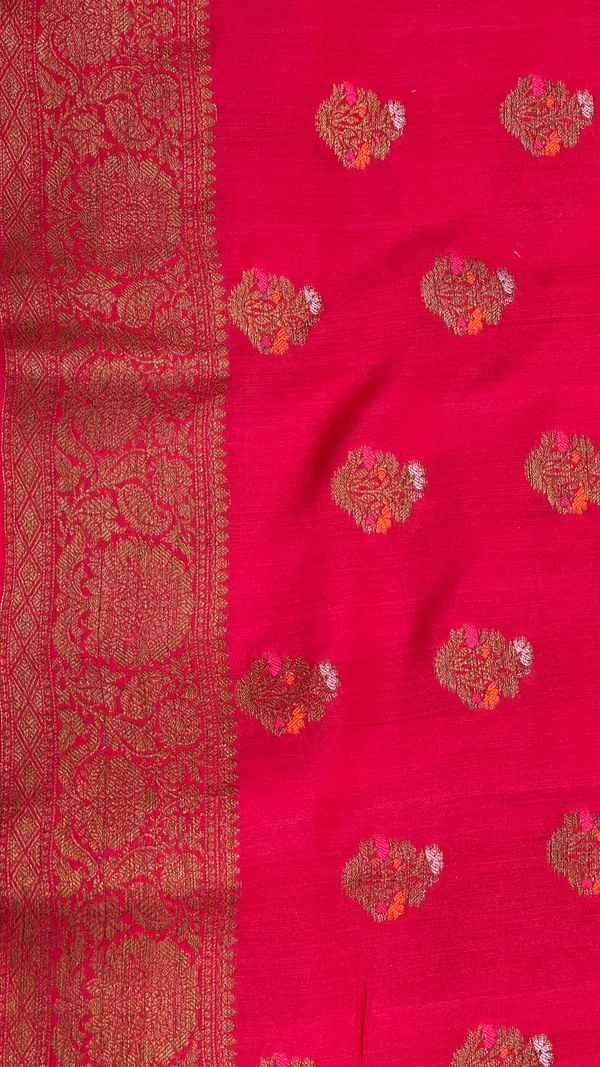 Humairah_Pure_Handloom_Red_Munga_Silk_Floral_Minkari_Copper_Zari_Booti_with_Floral_Zari_Jaal_Pallu_Zari_Border_and_Red_Blouse