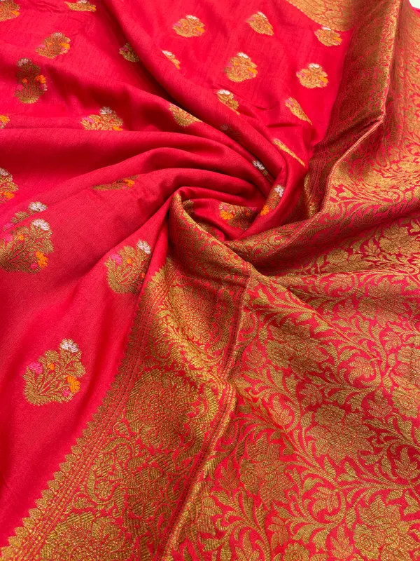 Humairah_Pure_Handloom_Red_Munga_Silk_Floral_Minkari_Copper_Zari_Booti_with_Floral_Zari_Jaal_Pallu_Zari_Border_and_Red_Blouse
