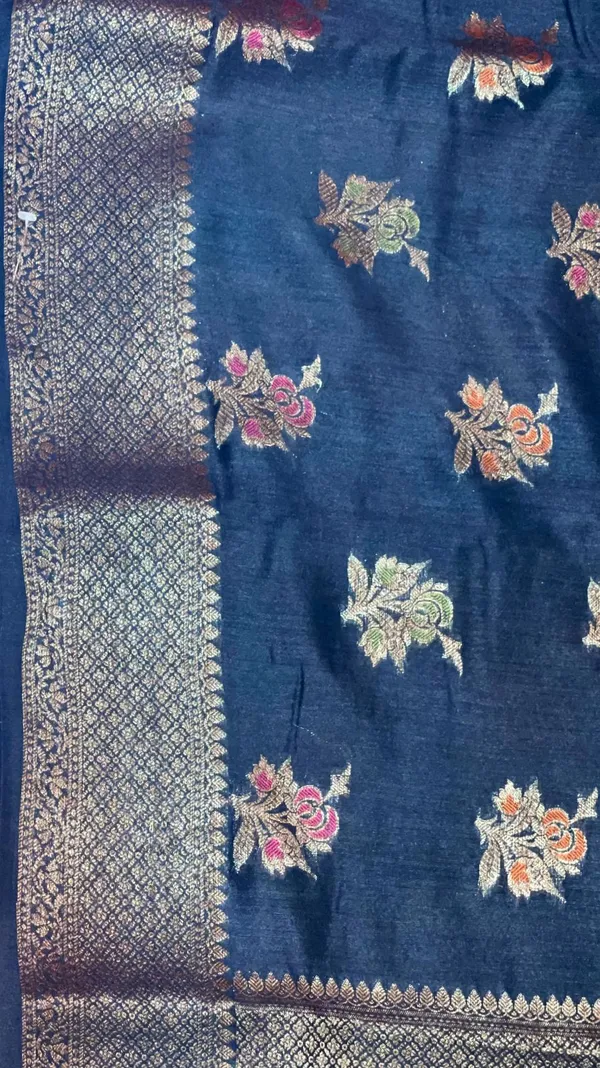 Humairah_Pure_Handloom_Black_Munga_Silk_Floral_Minakari_Zari_Booti_Banarasi_Floral_Jaal_Pallu_with_Black_Blouse_Piece