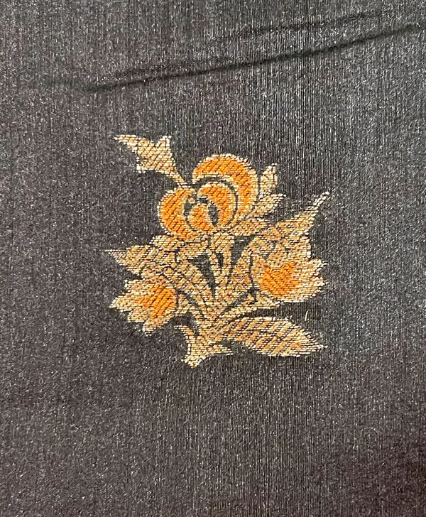 Humairah_Pure_Handloom_Black_Munga_Silk_Floral_Minakari_Zari_Booti_Banarasi_Floral_Jaal_Pallu_with_Black_Blouse_Piece