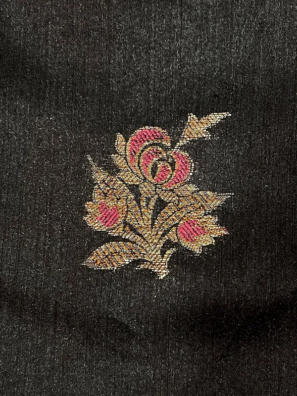 Humairah_Pure_Handloom_Black_Munga_Silk_Floral_Minakari_Zari_Booti_Banarasi_Floral_Jaal_Pallu_with_Black_Blouse_Piece