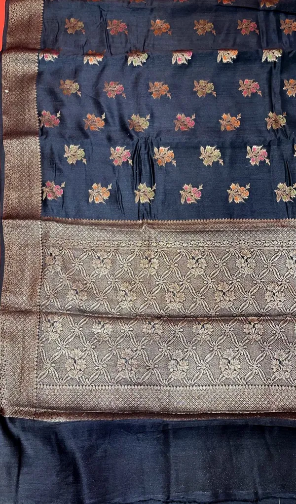 Humairah_Pure_Handloom_Black_Munga_Silk_Floral_Minakari_Zari_Booti_Banarasi_Floral_Jaal_Pallu_with_Black_Blouse_Piece