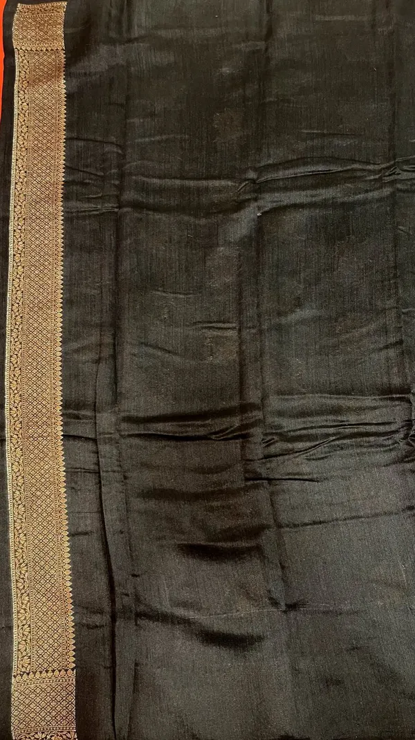 Humairah_Pure_Handloom_Black_Munga_Silk_Floral_Minakari_Zari_Booti_Banarasi_Floral_Jaal_Pallu_with_Black_Blouse_Piece