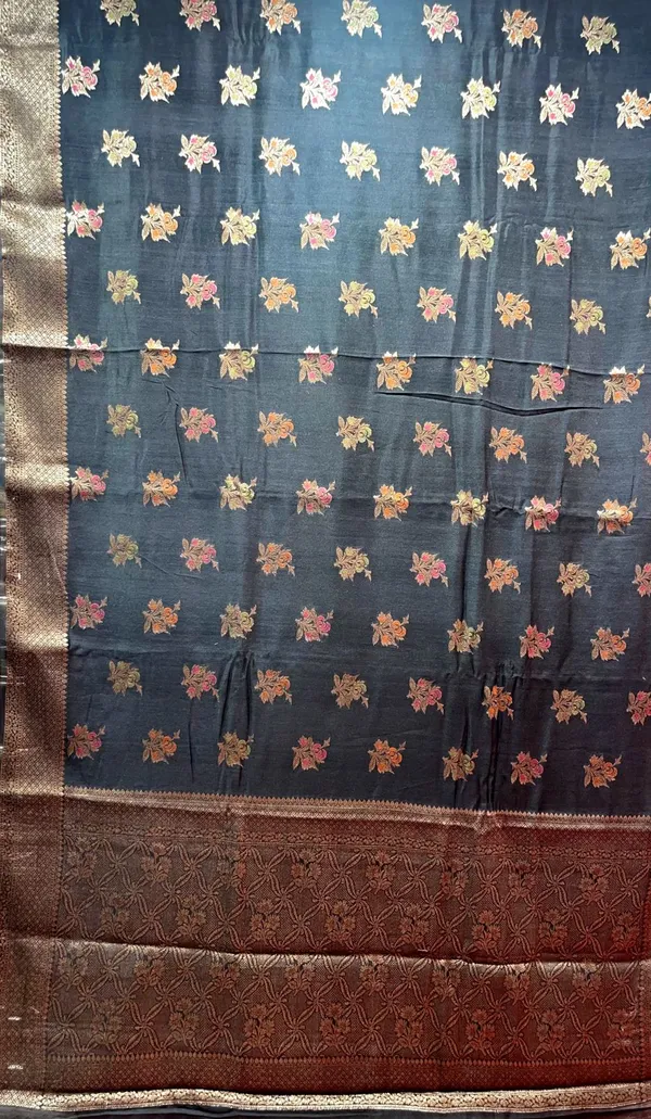 Humairah_Pure_Handloom_Black_Munga_Silk_Floral_Minakari_Zari_Booti_Banarasi_Floral_Jaal_Pallu_with_Black_Blouse_Piece