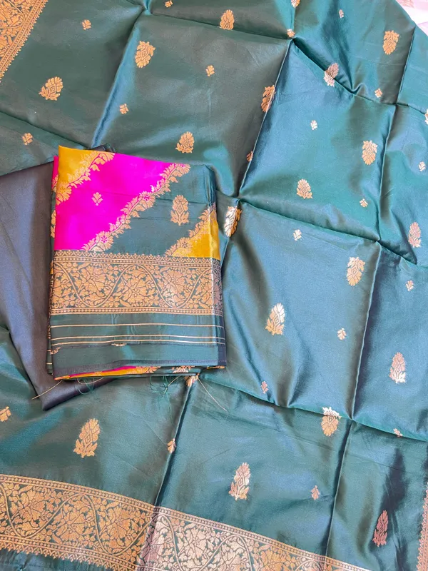 Rangkaat_Art_Silk_Banarasi_3_pcs_Suit_Set__with_Contrast_Green_Dupatta_650SKL_RNG4