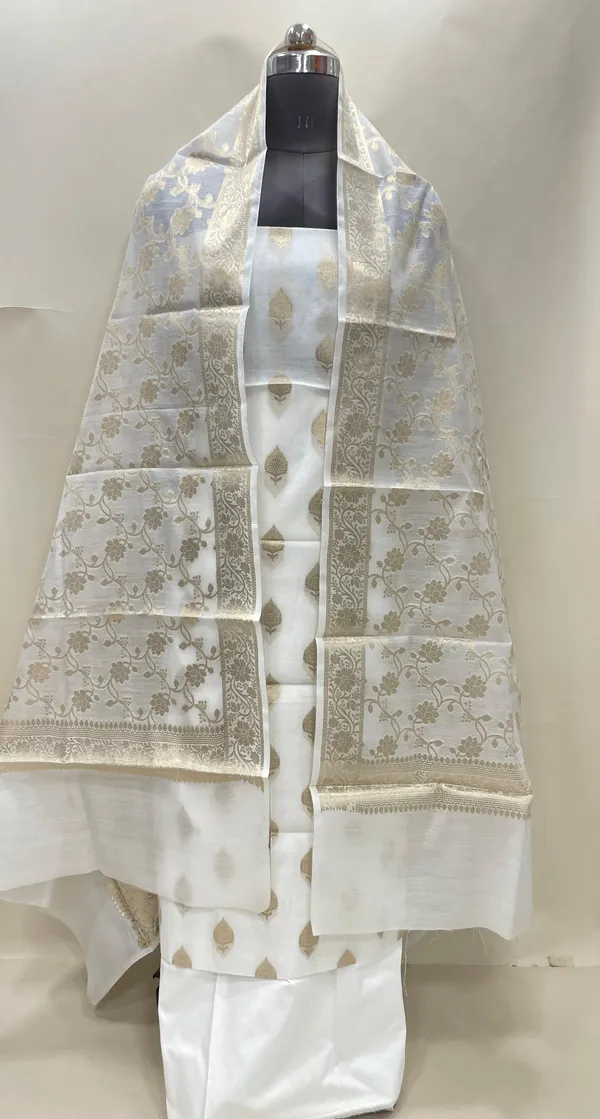 Humairah_White_Cotton_Floral_Zari_Booti_3_pcs_Suit_Set_with_Plain_Botton_and_Floral_Zari_Jaal_White_Dupatta