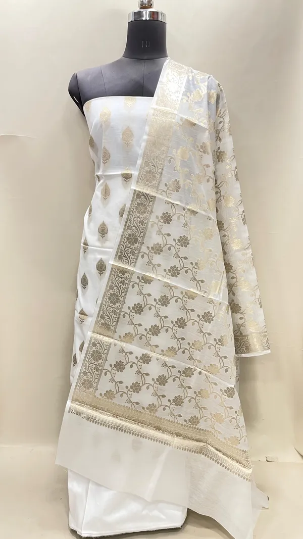 Humairah_White_Cotton_Floral_Zari_Booti_3_pcs_Suit_Set_with_Plain_Botton_and_Floral_Zari_Jaal_White_Dupatta