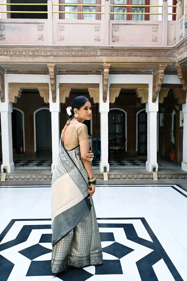 Black_Kanchi_Silk_Banarasi_Sarees_For_Women_GEBE5
