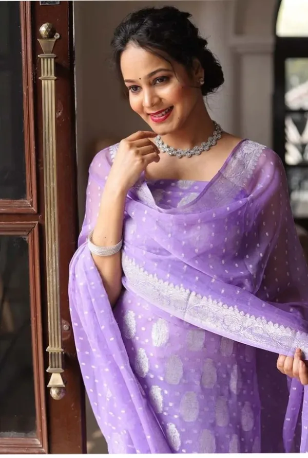 Lavander_Katan_Georgette_Silver_Zari_Booti_Banarasi_Suit_Set_with_Chunri_Booti_1200SKL_KG11