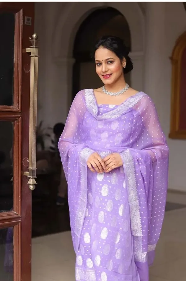 Lavander_Katan_Georgette_Silver_Zari_Booti_Banarasi_Suit_Set_with_Chunri_Booti_1200SKL_KG11