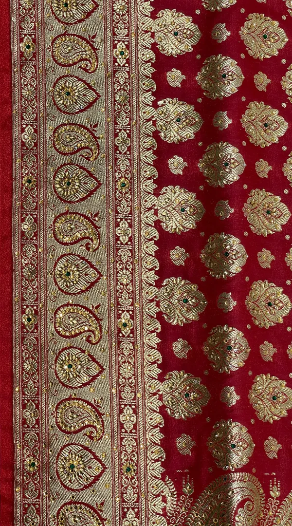 Humairah_Presents_Maroon_Satin_Silk_Half_Half_Patli_Zari_Booti_Low_Stone_Work_Saree_with_Banarasi_Pallu_and_Maroon_Blouse