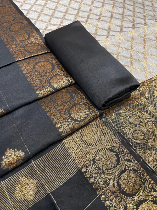 Off_White_Cotton_Silk_Banarasi_3_pcs_Suit_Set__with_Contrast_Black_Dupatta_650ASD_CS7