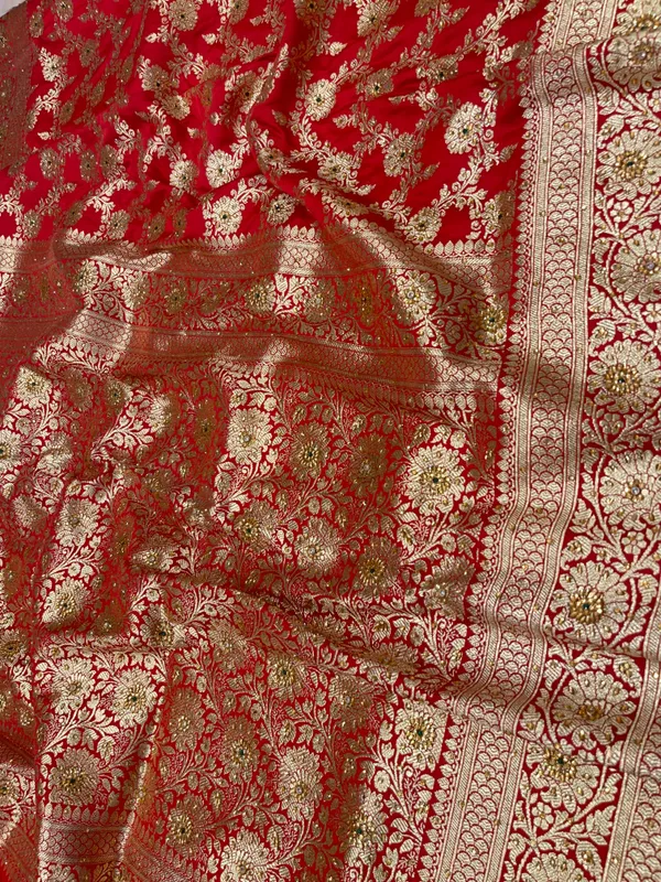 Humairah_Presents_Red_Satin_Silk_Floral_Zari_Jaal_Low_Stone_Work_Banarasi_Saree_with_Floral_Zari_Jaal_Pallu_and_Red_Blouse