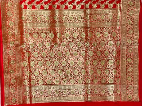 Humairah_Presents_Red_Satin_Silk_Floral_Zari_Jaal_Low_Stone_Work_Banarasi_Saree_with_Floral_Zari_Jaal_Pallu_and_Red_Blouse