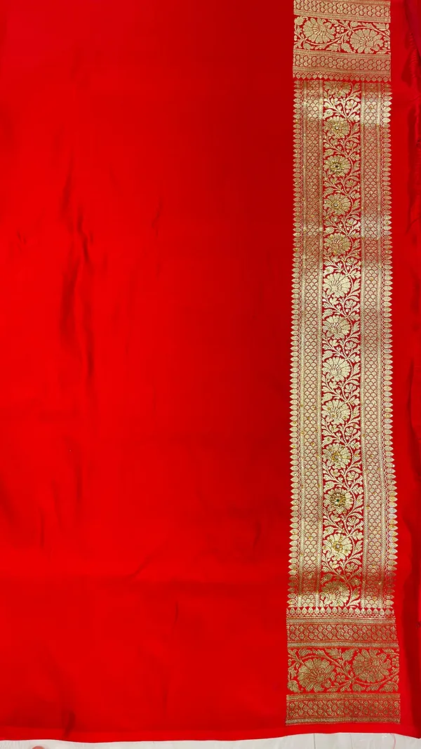 Humairah_Presents_Red_Satin_Silk_Floral_Zari_Jaal_Low_Stone_Work_Banarasi_Saree_with_Floral_Zari_Jaal_Pallu_and_Red_Blouse