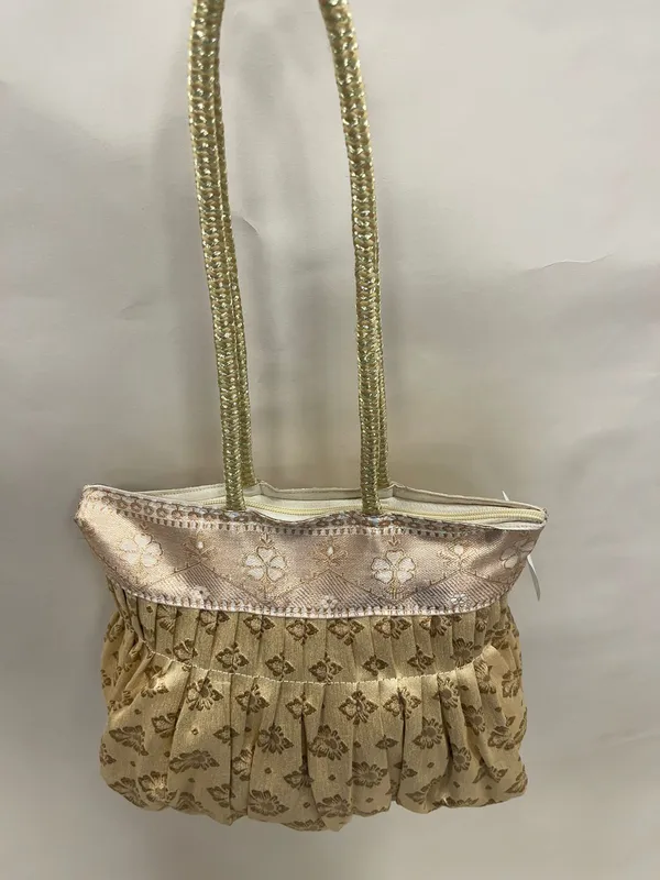 Cream_Banarasi_Hand_Bag_HBG_33