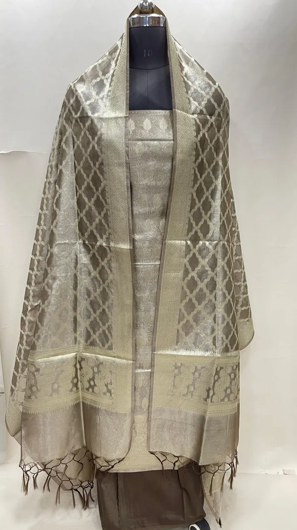 Humairah_Dark_Brown_Tissue_Silk_Floral_Zari_Booti_3_pcs_Suit_Set_with_Plain_Bottom_and_Floral_Zari_Checkered_Jaal_Black_Dupatta