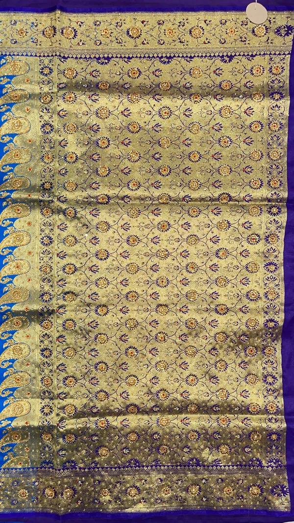 Humairah_Presents_Turqouise_Blue_Satin_Silk_Floral_Zari_Booti_Heavy_Stone_Work_Banarasi_Saree_with_Contrast_Blue_Pallu_and_Blue_Blouse