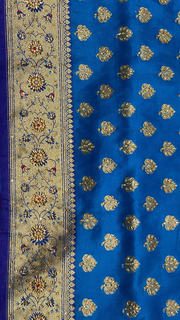 Humairah_Presents_Turqouise_Blue_Satin_Silk_Floral_Zari_Booti_Heavy_Stone_Work_Banarasi_Saree_with_Contrast_Blue_Pallu_and_Blue_Blouse