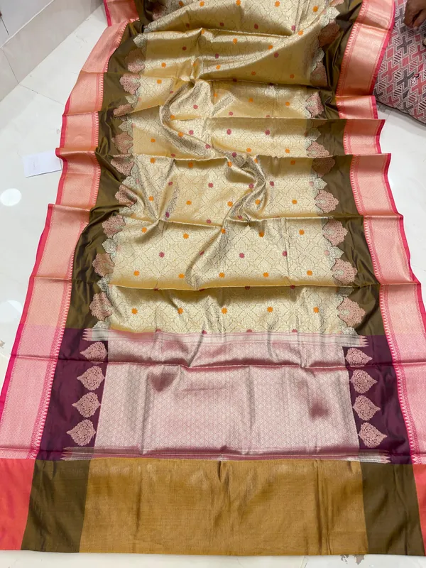 Humairah_Presents_Mehndi_Green_Floral_Stripe_Diagonal_Zari_Mina_Jaal_and_Copper_and_Silver_Boota_with_Contrast_Maroon_Pallu_Banarasi_Zari_Border_and_Pink_Blouse