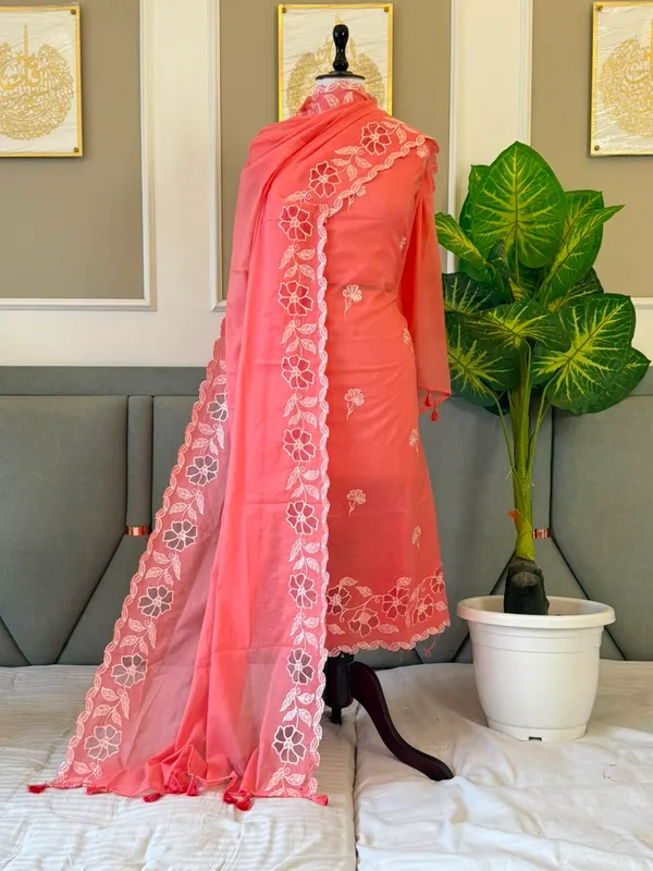 Peach_Mal_Chanderi_Applique_Work_Daman_Boota_Banarasi_Suit_With_Applique_Dupatta_180Pnj_Mla3