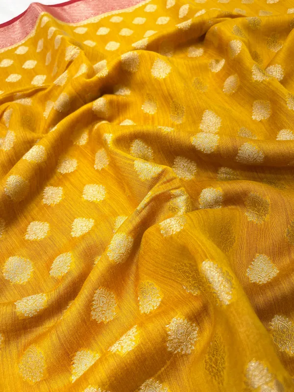 Humairah_Pure_Handloom_Gold_Munga_Silk_Floral_Gold_Zari_Booti_with_Contrast_Maroon_Floral_Jaal_Pallu_Skirt_Dual_Shade_Zari_Border_with_Maroon_Blouse
