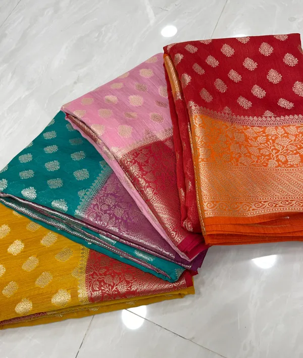 Humairah_Pure_Handloom_Gold_Munga_Silk_Floral_Gold_Zari_Booti_with_Contrast_Maroon_Floral_Jaal_Pallu_Skirt_Dual_Shade_Zari_Border_with_Maroon_Blouse
