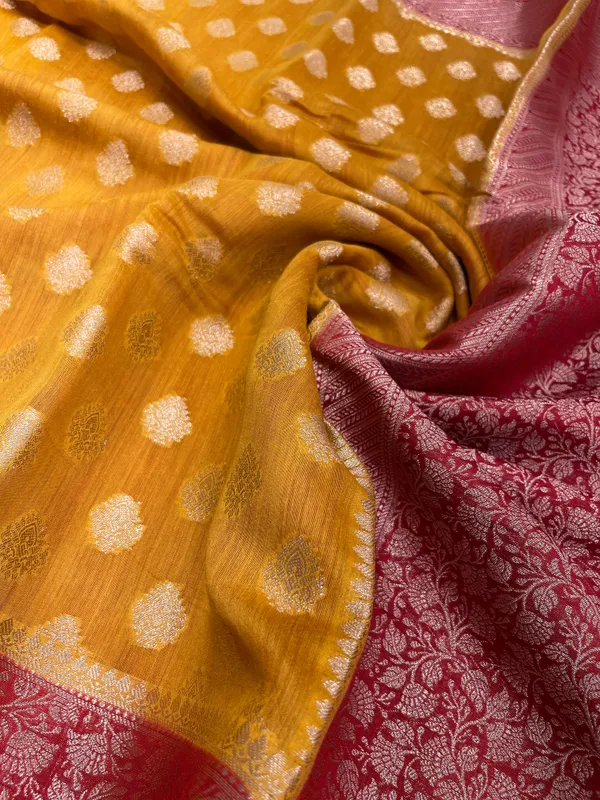 Humairah_Pure_Handloom_Gold_Munga_Silk_Floral_Gold_Zari_Booti_with_Contrast_Maroon_Floral_Jaal_Pallu_Skirt_Dual_Shade_Zari_Border_with_Maroon_Blouse