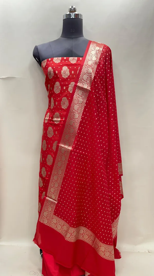 Humairah_Red_Semi_Georgette_Floral_Silver_Zari_Booti_3_pcs_Suit_set_with_Plain_Bottom_and_Chunri_Zari_Booti_Red_Dupatta