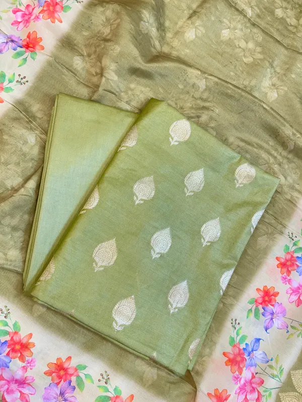 Green_Cotton_Silk_Dyable_Floral_Zari_Booti_with_Digital_Print_Dupatta_Banarasi_3_pcs_Suit_Set_11IM_DCS4
