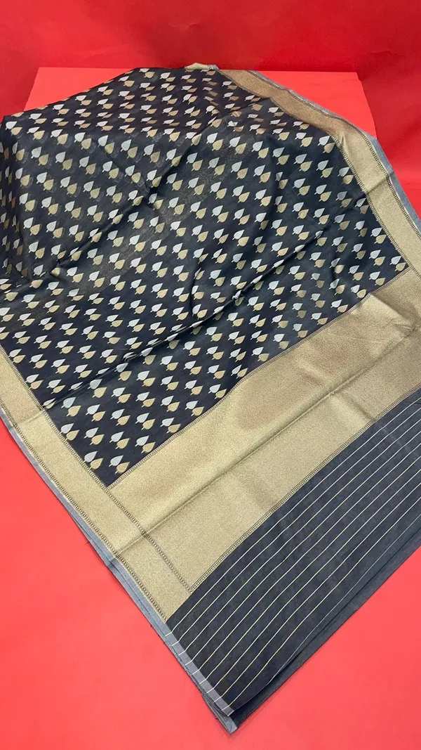 Black_Cotton_Blend_Banarasi_Sarees_For_Women_GEASF_700