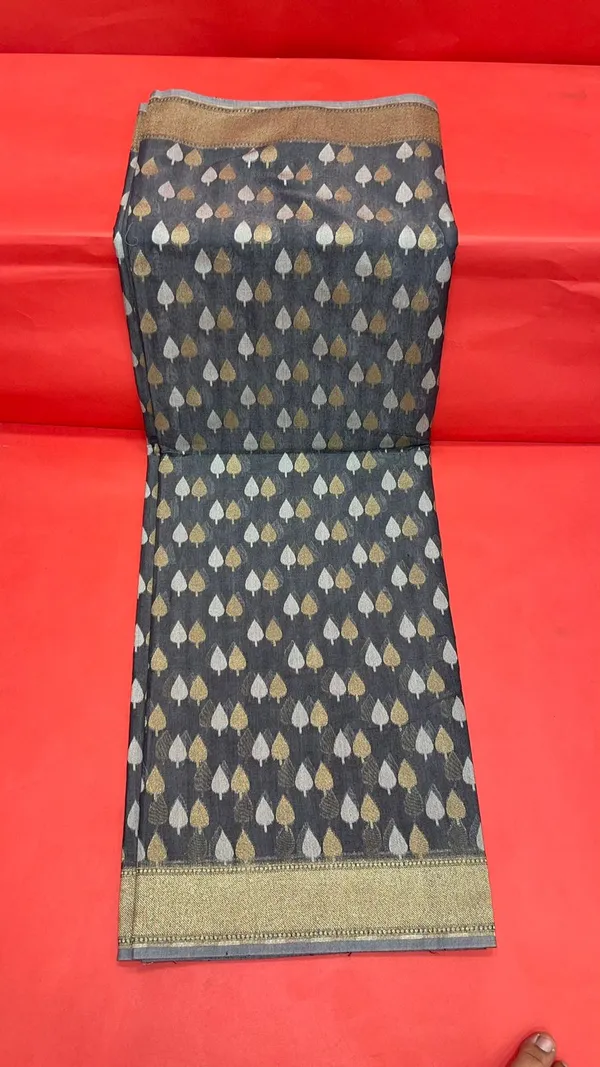 Black_Cotton_Blend_Banarasi_Sarees_For_Women_GEASF_700