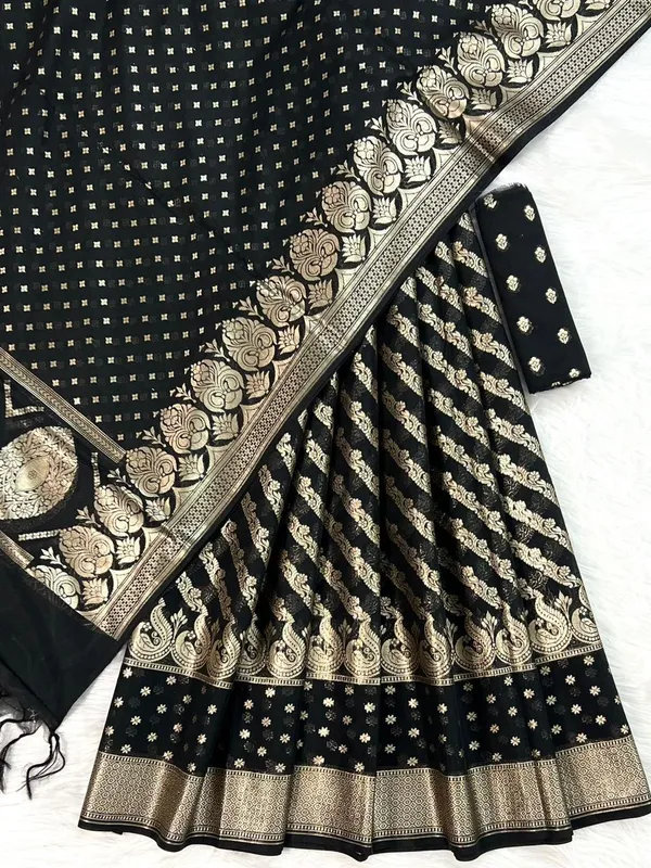 Black_Chanderi_Lorex_Zari_Weave_Lehenga_With_Traditional_Paisley_Border_&_Dupatta_250PNJ_LNG12