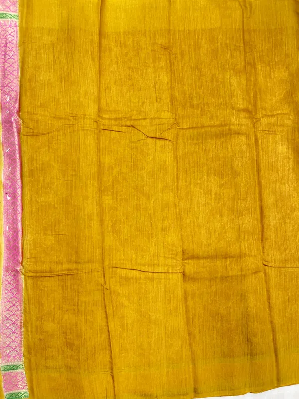 Humairah_Pure_Handloom_Red_Munga_Silk_Floral_Silver_Minkari_Zari_Jaal_with_Contrast_Gold_Zig-Zag_Pallu_and_Rangkaat_Zari_Border_with_Mustard_Blouse