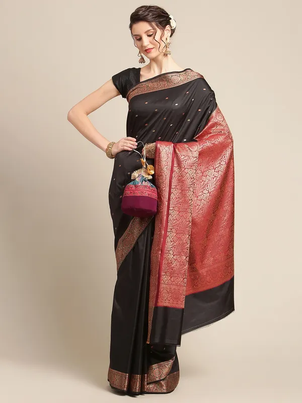 Humairah_Handwoven_Black_Valkalam_Katan_Silk_Booti_Border_With_Maroon_Blouse_Banarasi_Saree