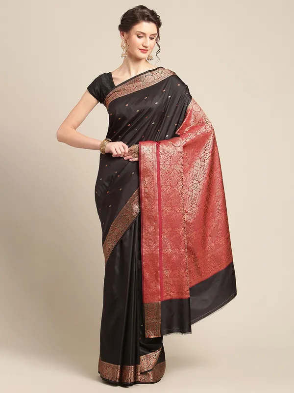 Humairah_Handwoven_Black_Valkalam_Katan_Silk_Booti_Border_With_Maroon_Blouse_Banarasi_Saree
