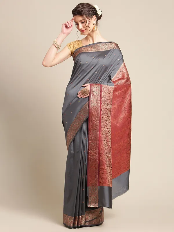 Humairah_Handwoven_Grey_Valkalam_Katan_Silk_Booti_Border_With_Maroon_Blouse_Banarasi_Saree