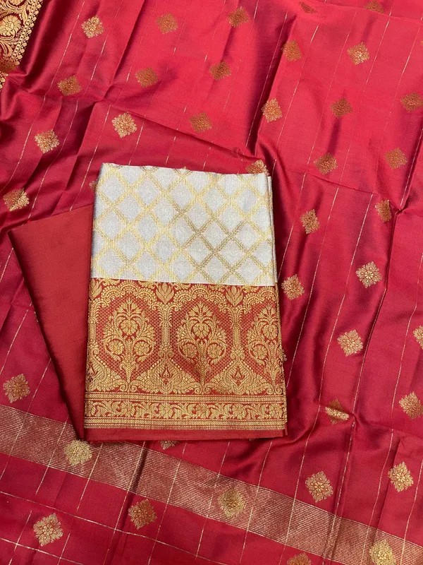 Off_White_Cotton_Silk_Manarasi_3_pcs_Suit_Set__with_Contrast_Maroon_Dupatta_650ASD_CS9