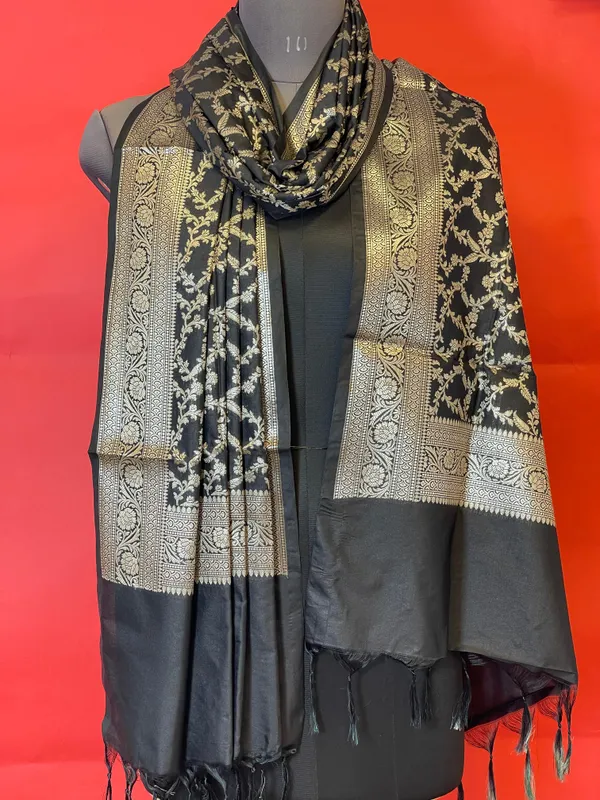 Black_Katan_Silk_Floral_Zari_Jaal_Banarasi_Dupatta_400SKL_DP6