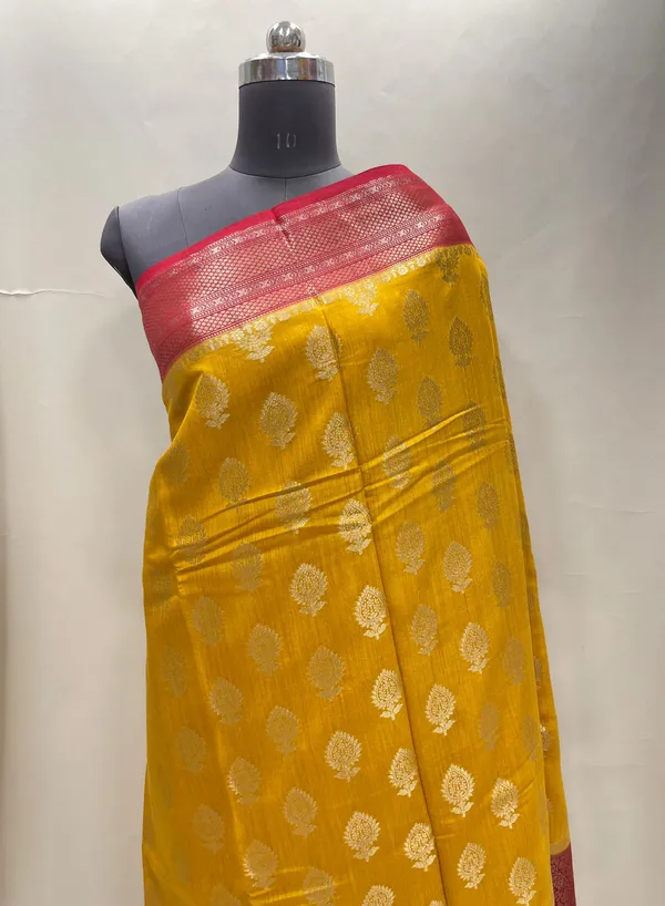 Humairah_Pure_Handloom_Gold_Munga_Silk_Floral_Gold_Zari_Booti_with_Contrast_Maroon_Floral_Jaal_Pallu_Skirt_Zari_Border_with_Maroon_Blouse